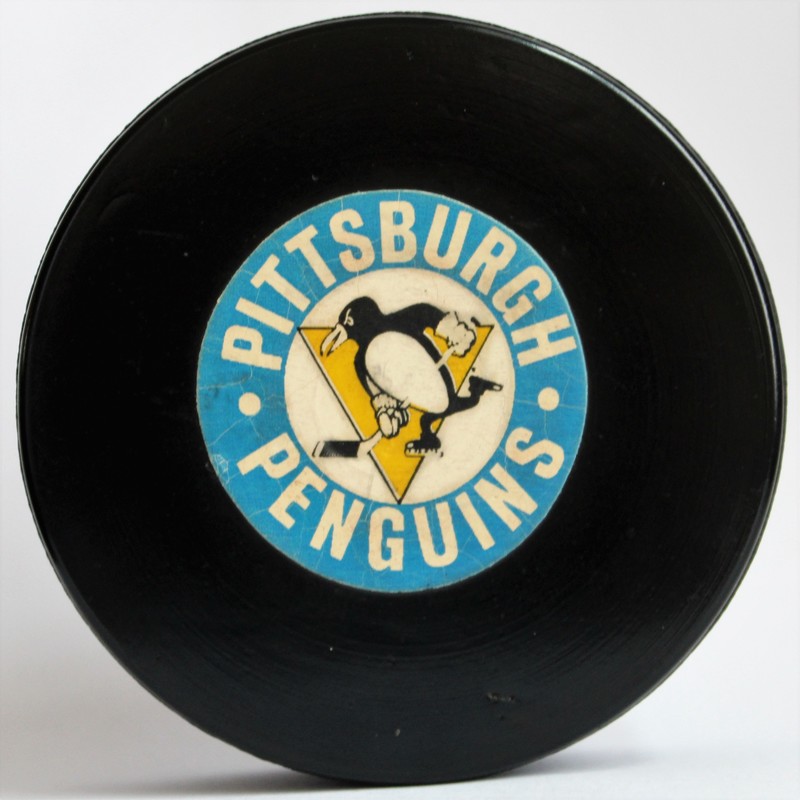 #5L_#4L GAME PUCK 2015-2016 PITTSBURGH PENGUINS yellow triangle PUCK Rk1Flr 